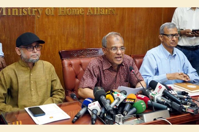 নববর্ষ সামনে রেখে নিরাপত্তা বাড়ানো হচ্ছে: স্বরাষ্ট্র উপদেষ্টা